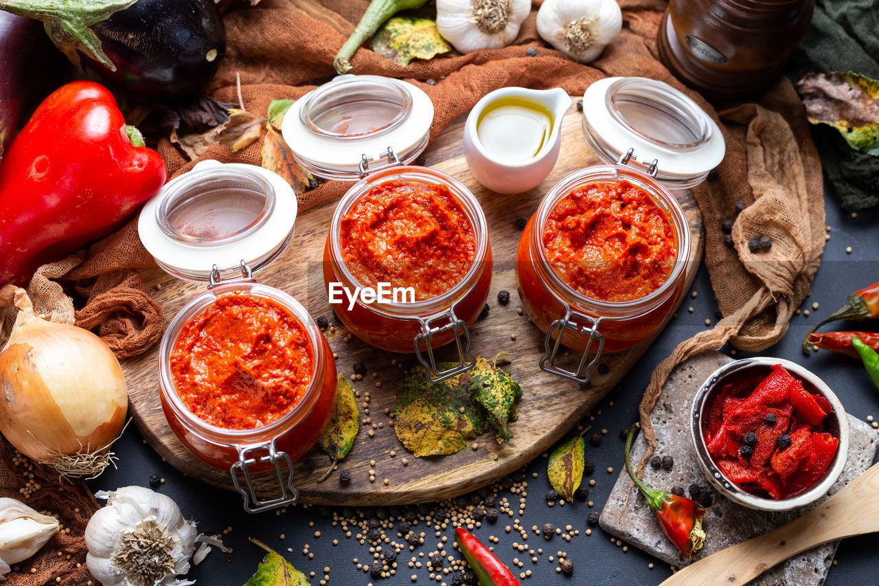 HIGH ANGLE VIEW OF VARIOUS FRUITS IN BOWL ON TABLE