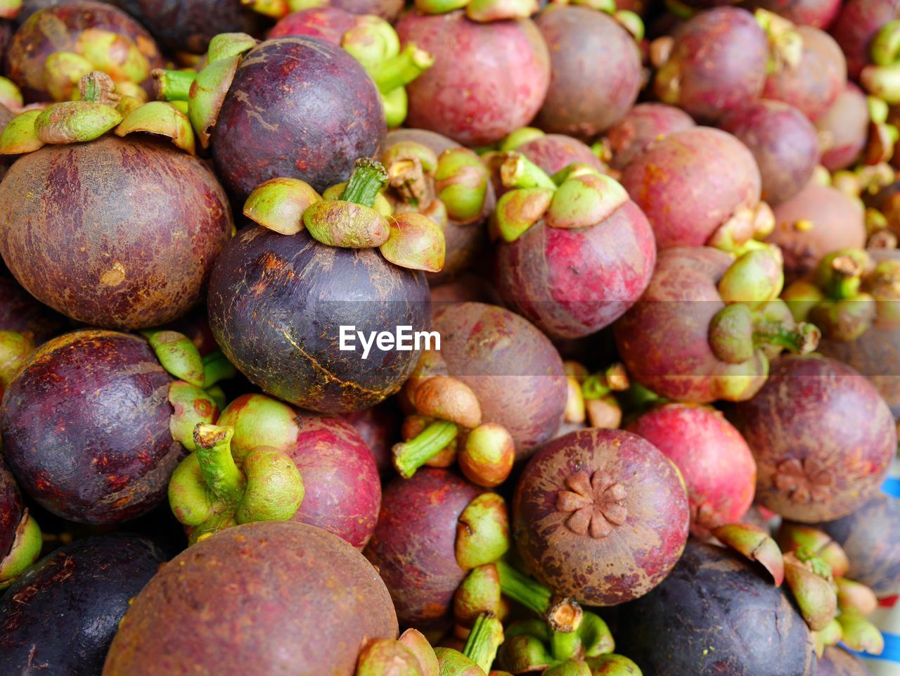 FULL FRAME SHOT OF FRESH FRUITS