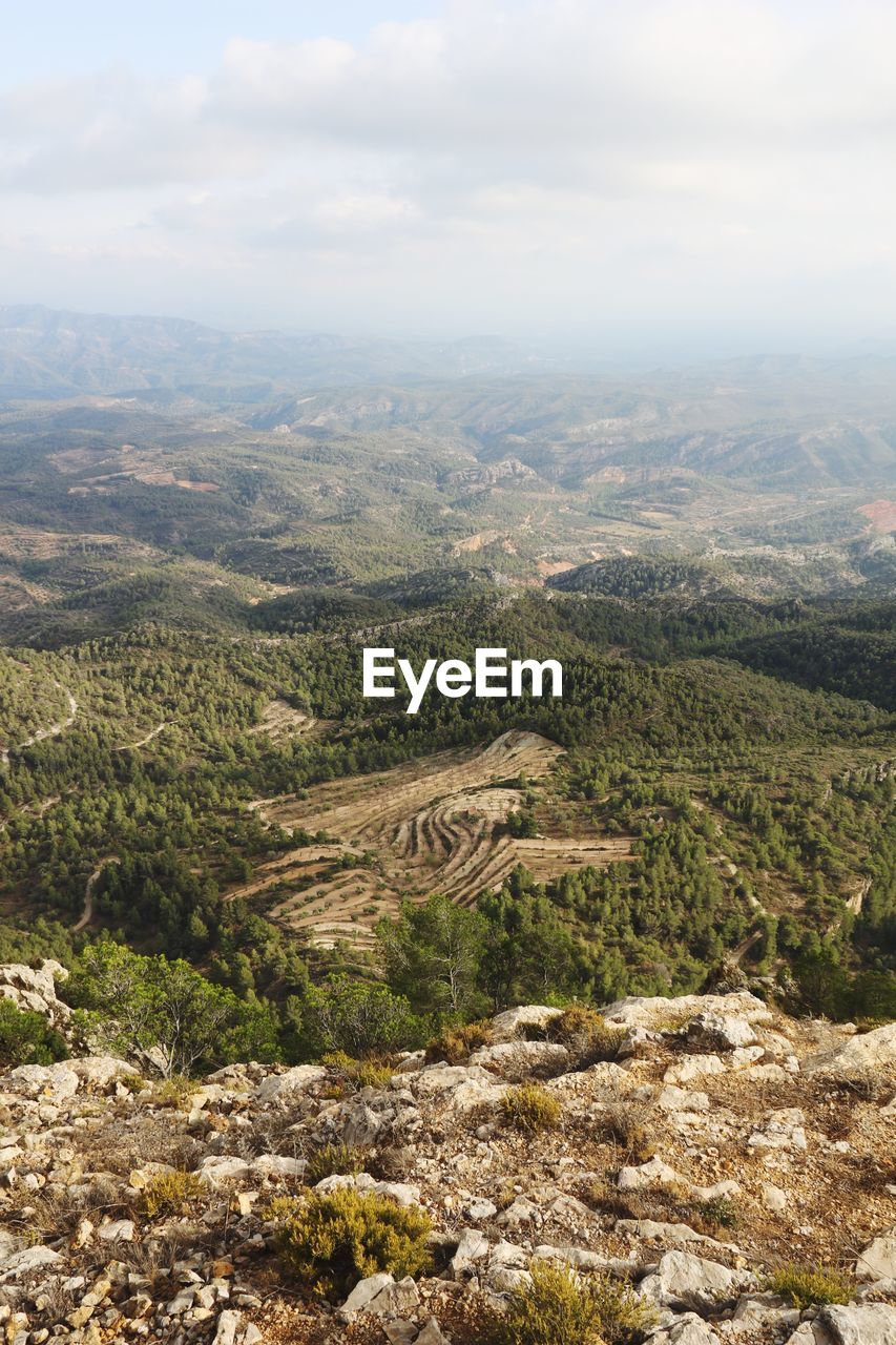 HIGH ANGLE VIEW OF LANDSCAPE AND MOUNTAINS AGAINST SKY