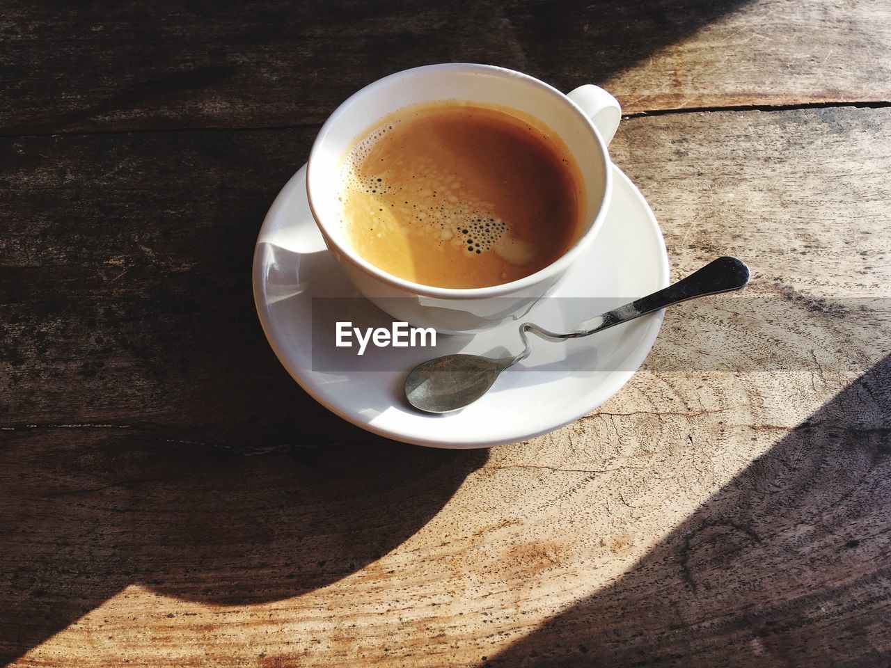 HIGH ANGLE VIEW OF CUP OF COFFEE ON TABLE