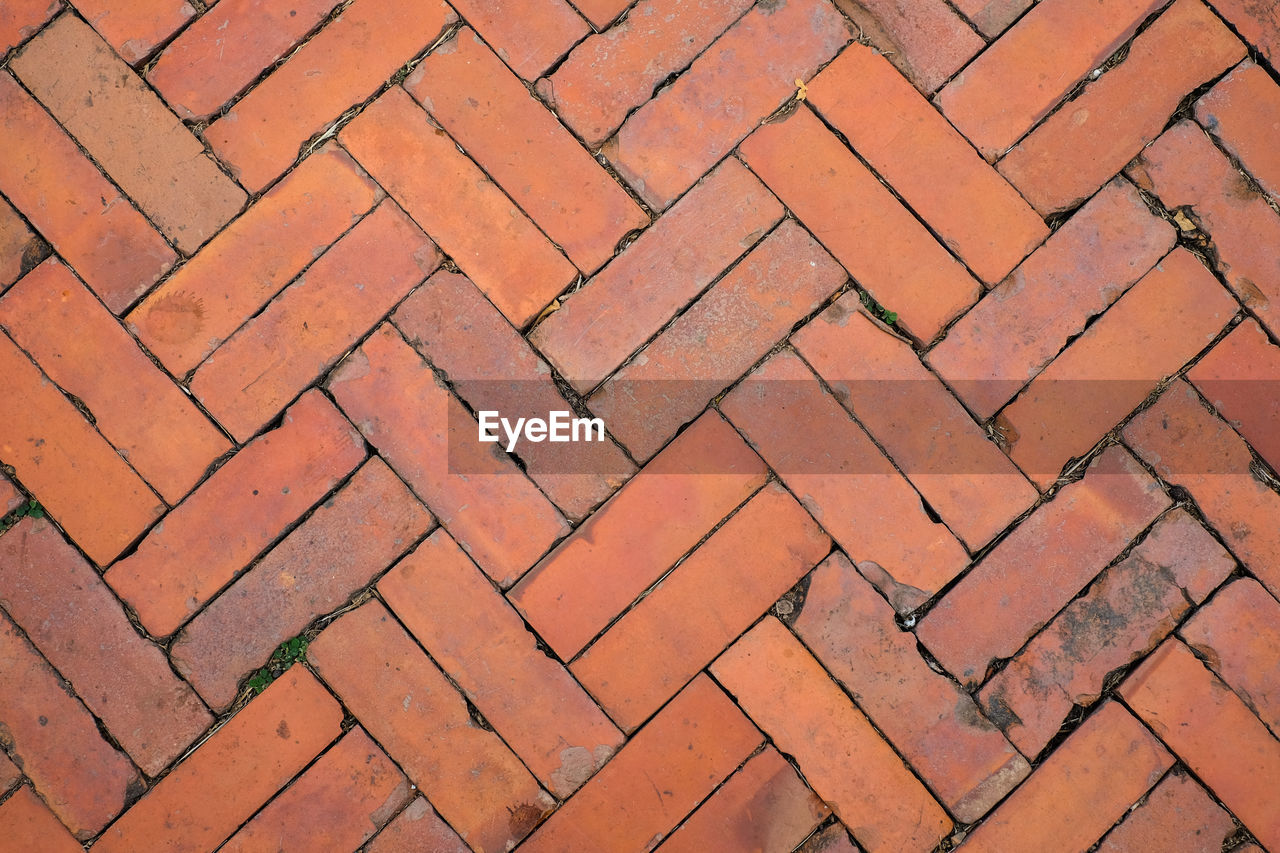 FULL FRAME SHOT OF PAVING STONES