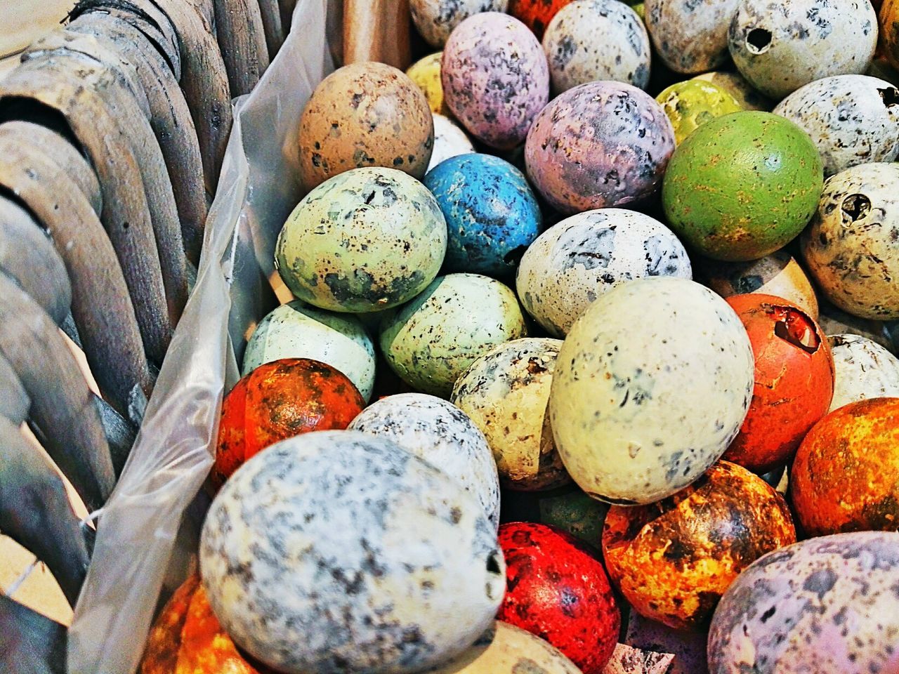 FULL FRAME SHOT OF VARIOUS EGGS