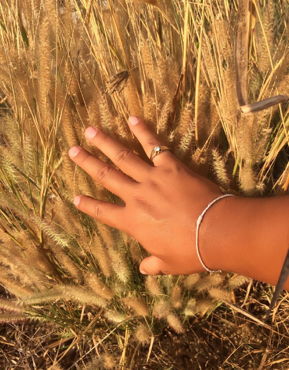 CLOSE-UP OF WOMAN'S HAND ON FINGER