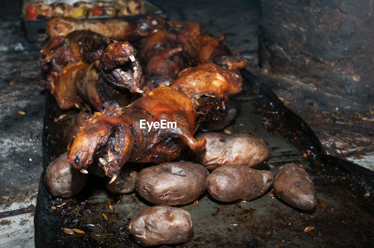 CLOSE-UP OF MEAT ON BARBECUE GRILL