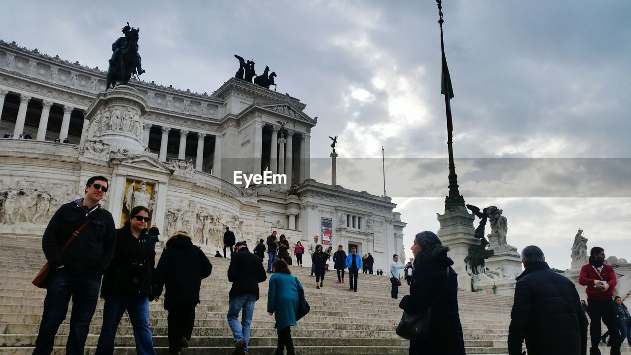 TOURISTS IN A CITY