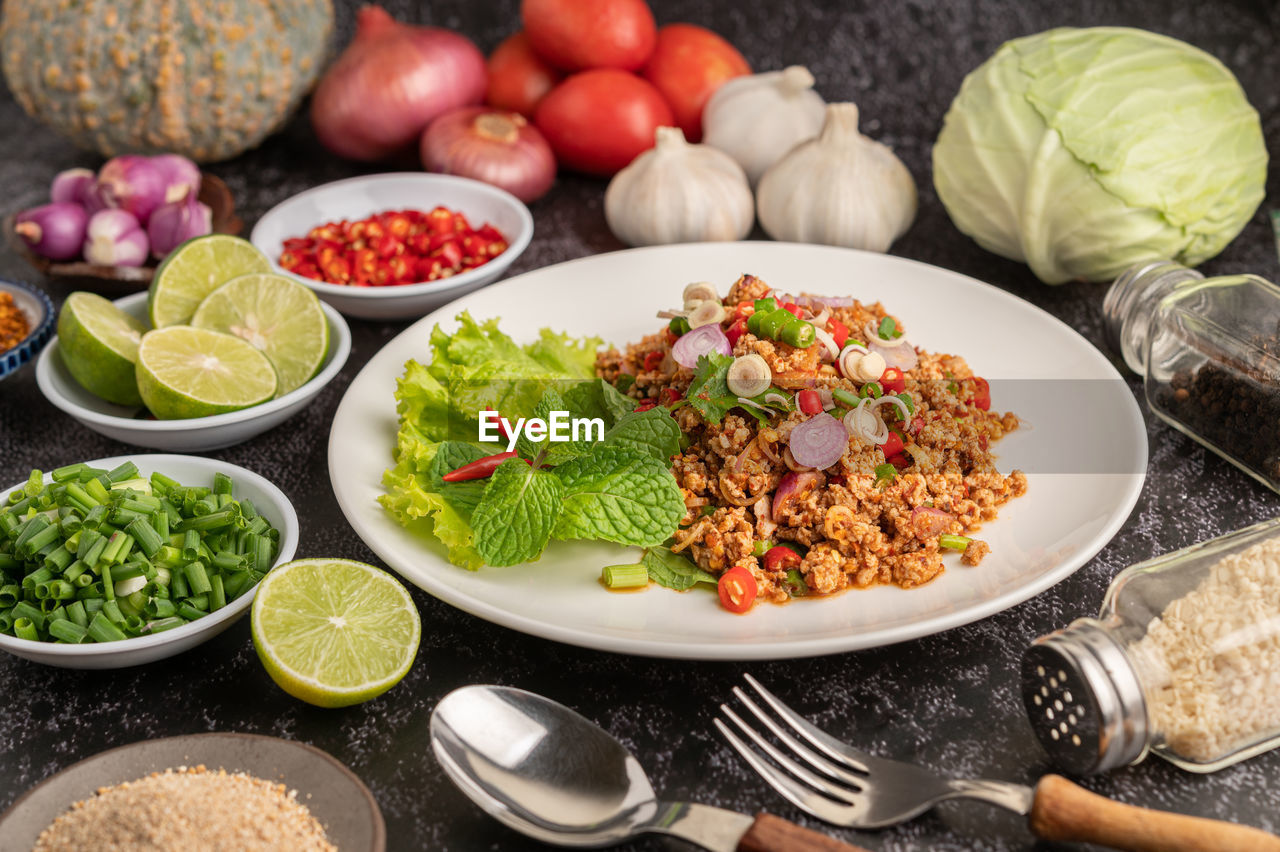 VEGETABLES IN BOWL ON TABLE