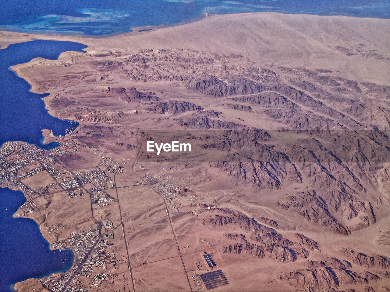 AERIAL VIEW OF DESERT AGAINST SKY