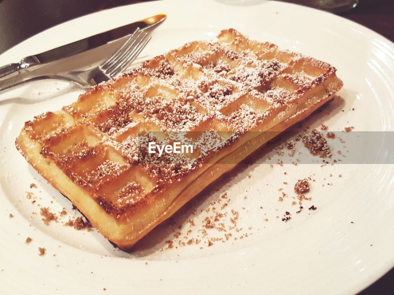 CLOSE-UP OF CAKE IN PLATE