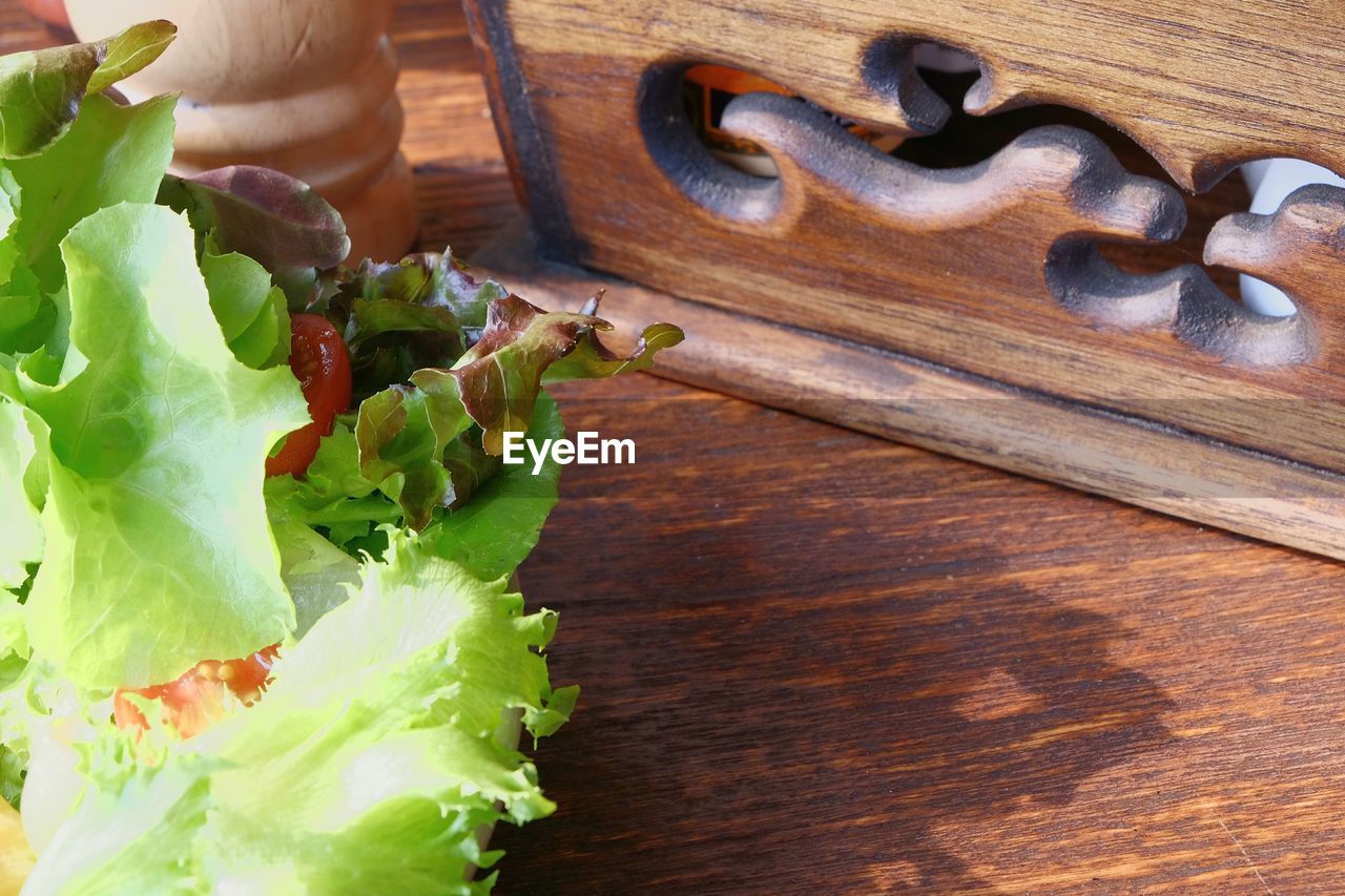 CLOSE-UP OF WOODEN TABLE