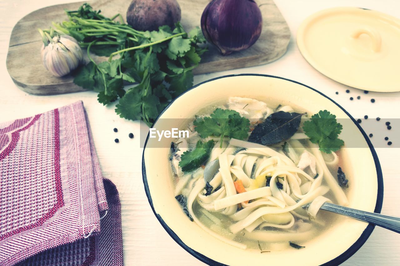 CLOSE-UP OF SOUP IN BOWL