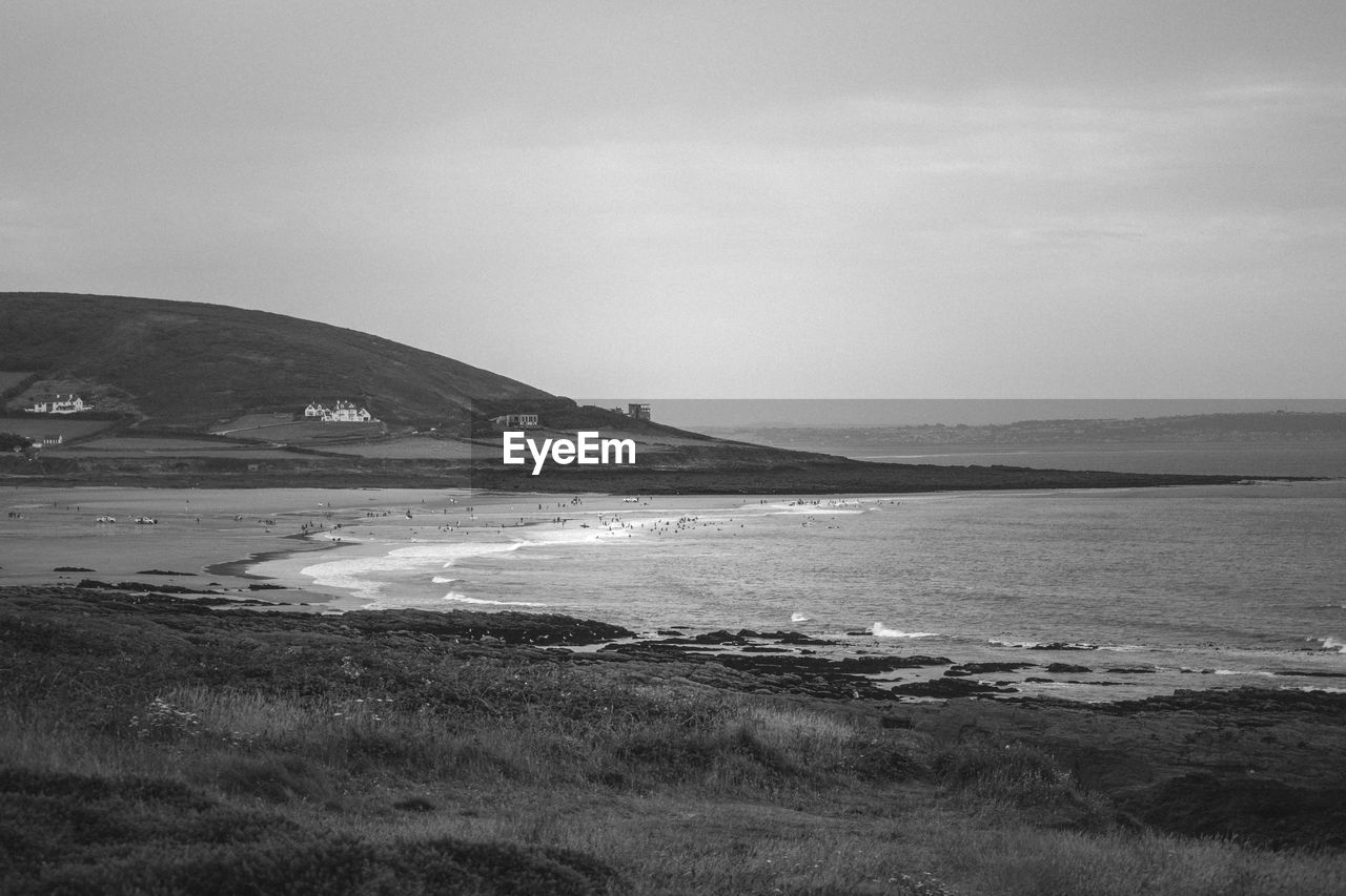 SCENIC VIEW OF SEA AND MOUNTAIN AGAINST SKY