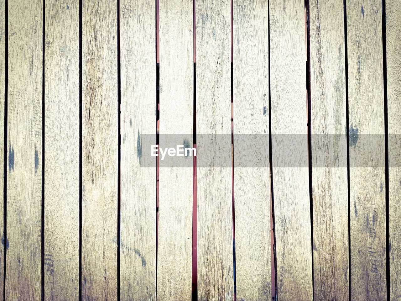 FULL FRAME SHOT OF WOODEN PLANKS