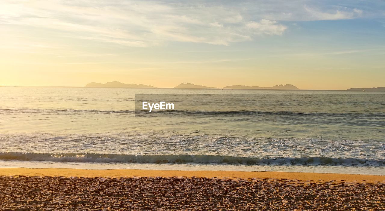 SCENIC VIEW OF SEA AGAINST SKY AT SUNSET