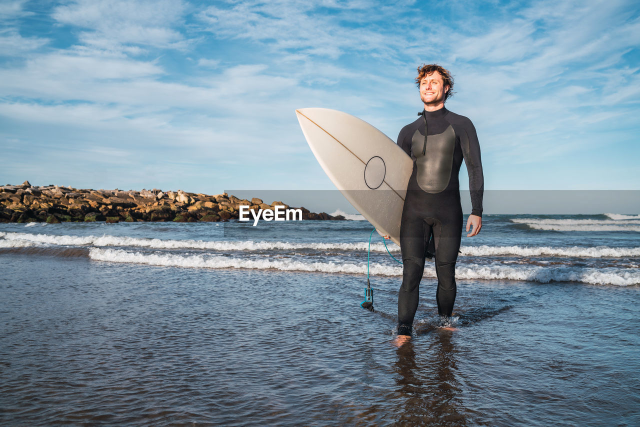 PORTRAIT OF MAN STANDING IN SEA