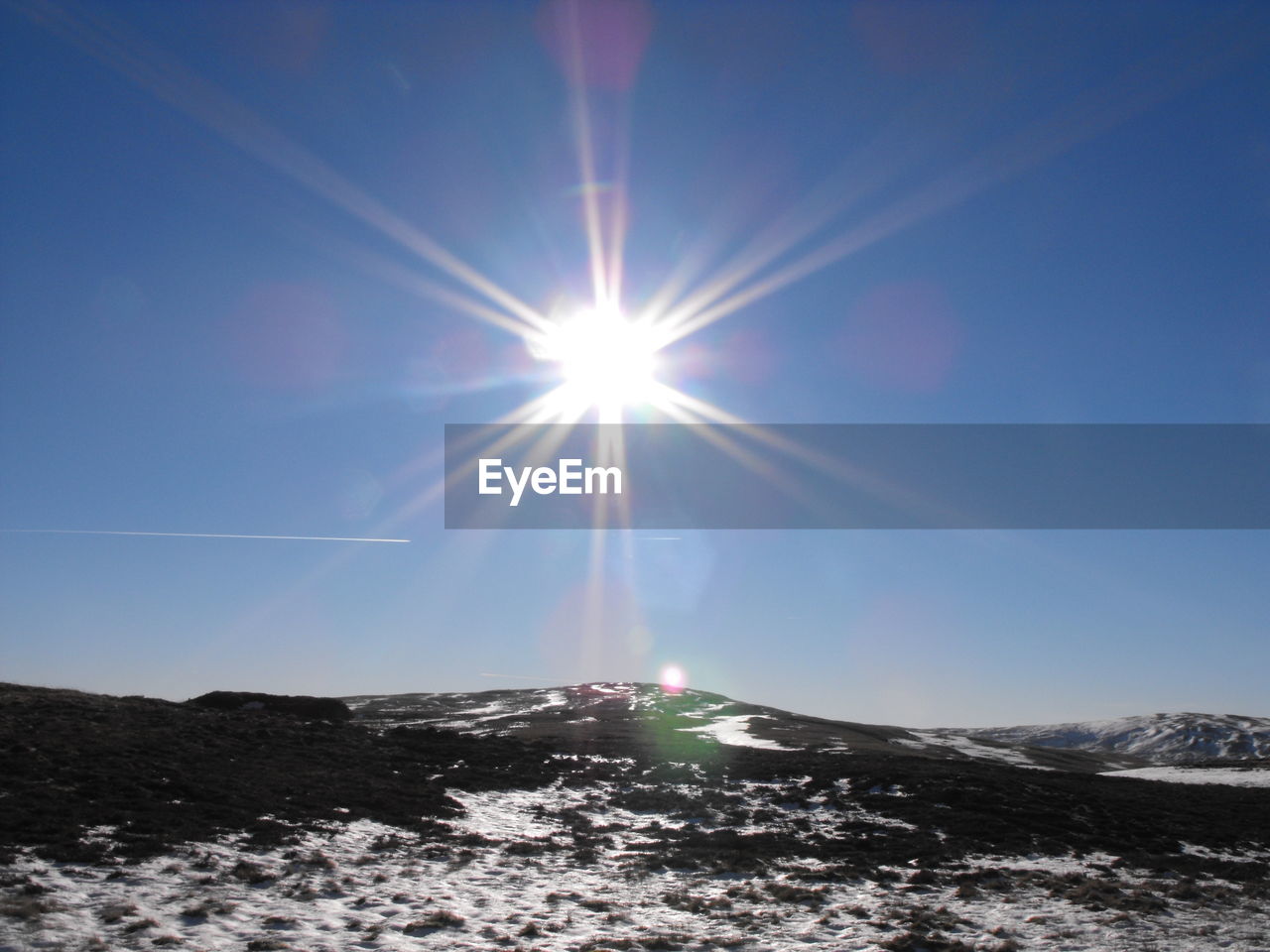 SCENIC VIEW OF SNOWCAPPED MOUNTAIN AGAINST SKY