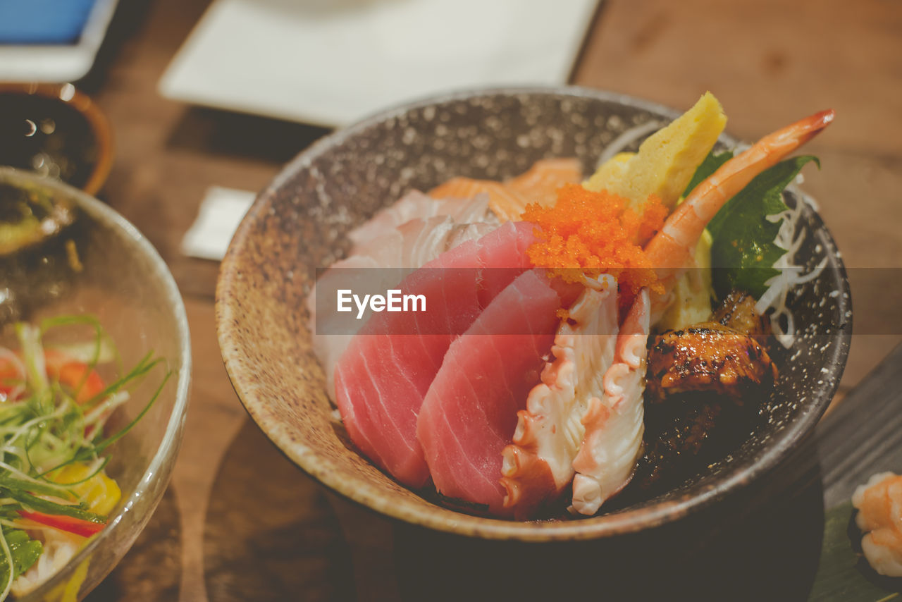 HIGH ANGLE VIEW OF SUSHI SERVED IN PLATE ON TABLE