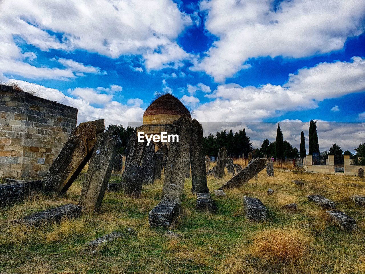 VIEW OF OLD RUIN AGAINST SKY