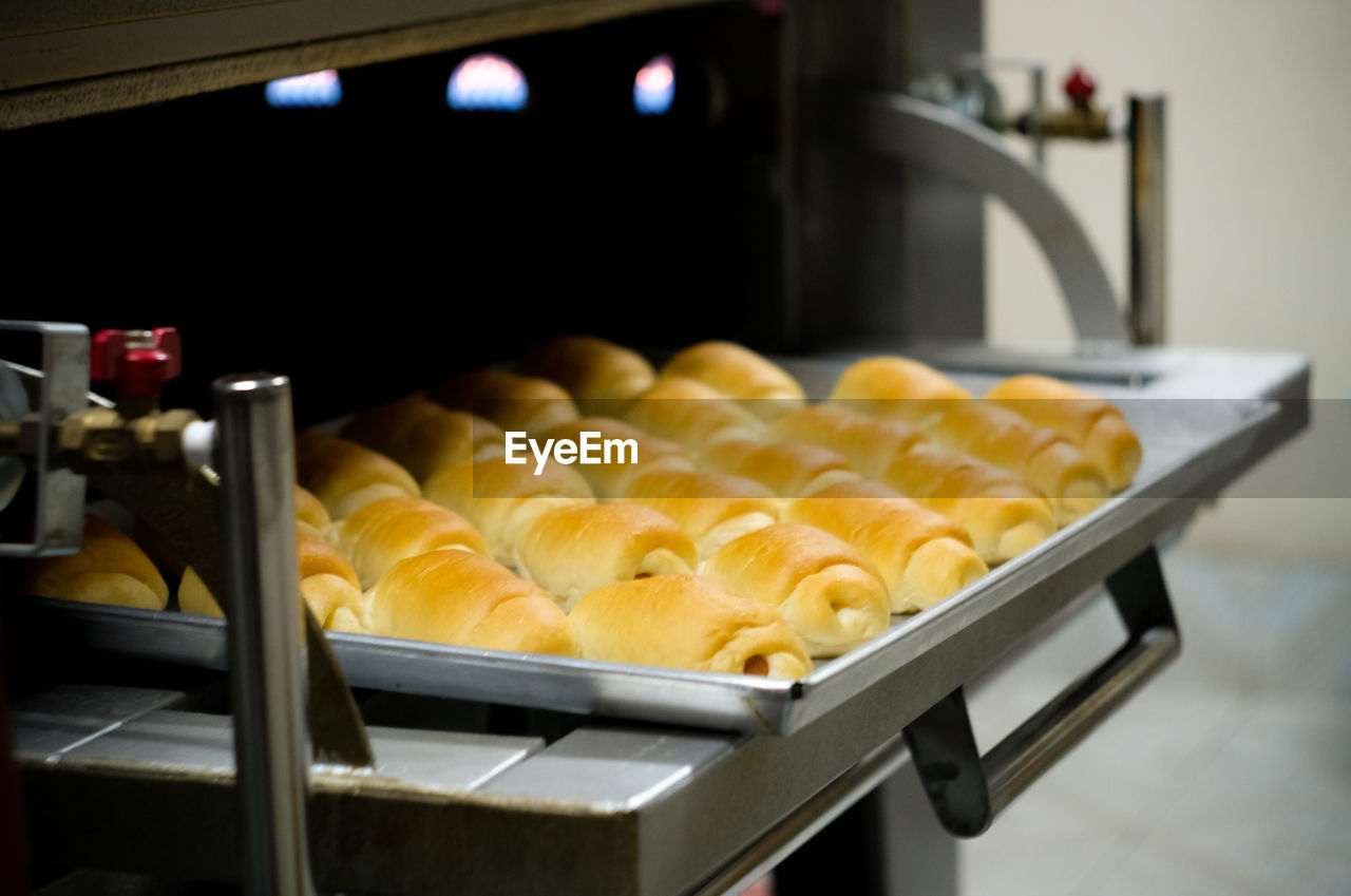 CLOSE-UP OF PREPARING FOOD