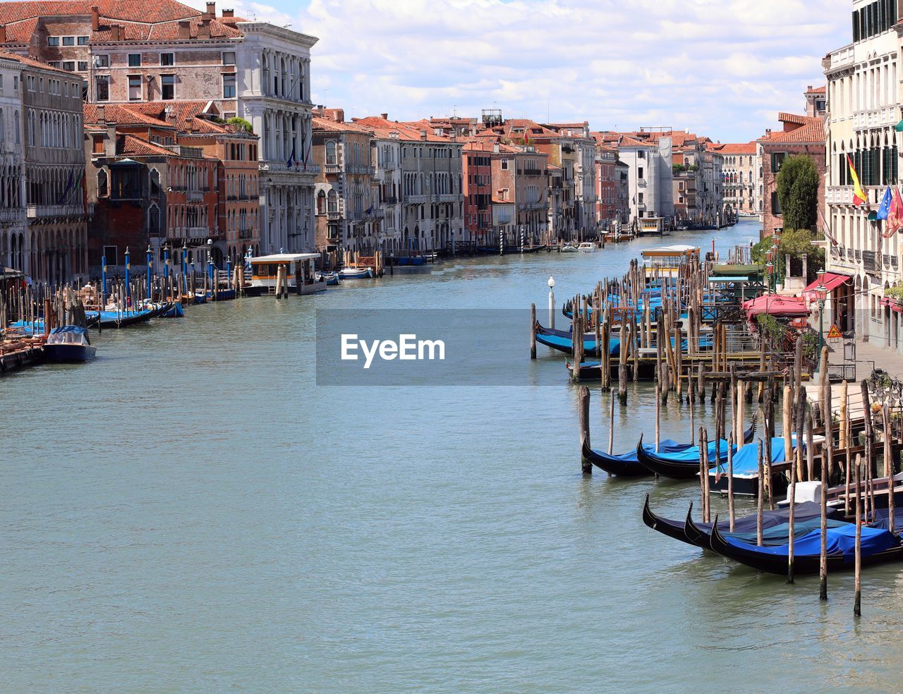 Incredible view of the grand canal in venice with the clams still