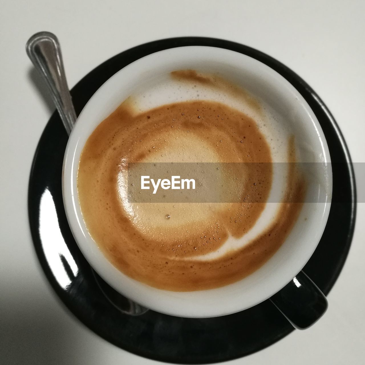 CLOSE-UP VIEW OF COFFEE ON TABLE