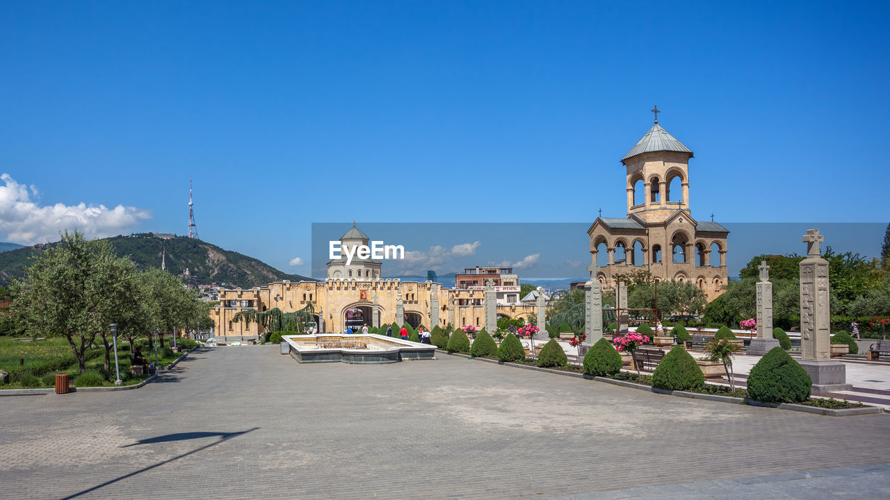 VIEW OF BUILDINGS AGAINST SKY