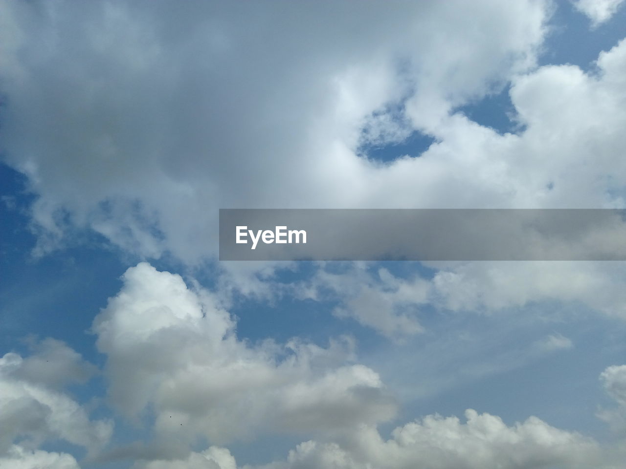 LOW ANGLE VIEW OF CLOUDY SKY