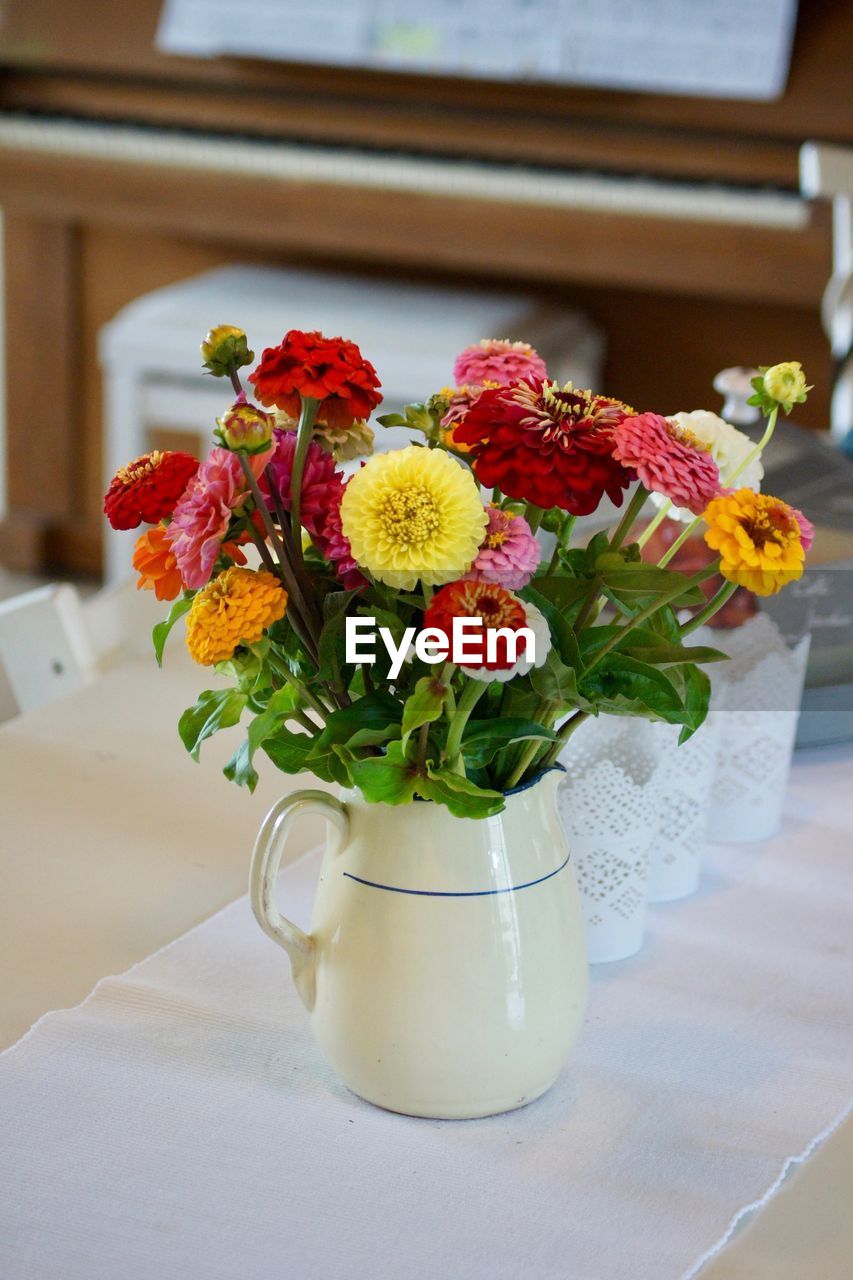 FLOWERS IN VASE ON TABLE