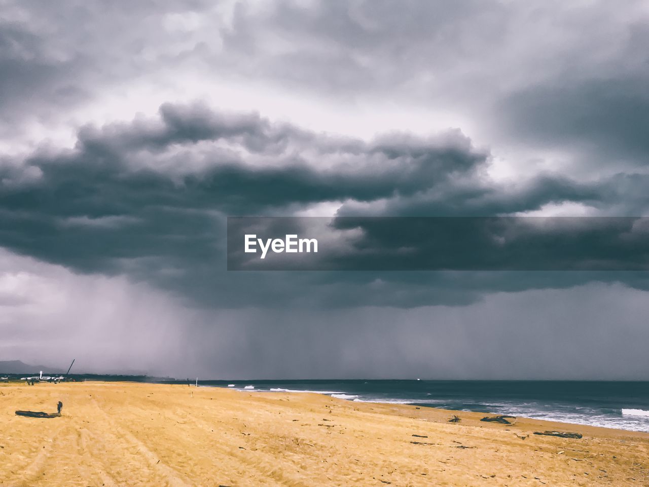 SCENIC VIEW OF SEA AGAINST STORM CLOUDS