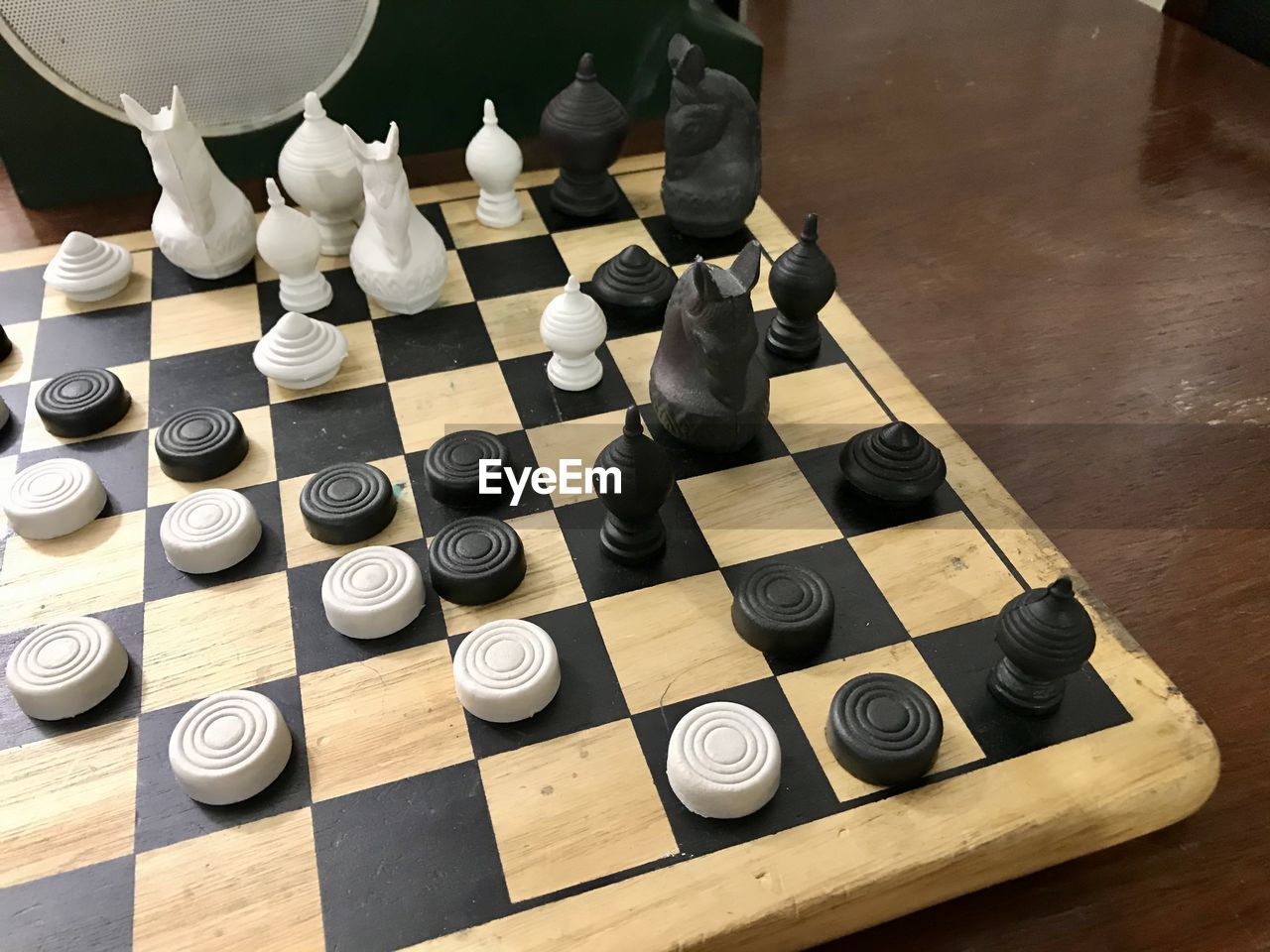 HIGH ANGLE VIEW OF CHESS PIECES ON TABLE AT HOME