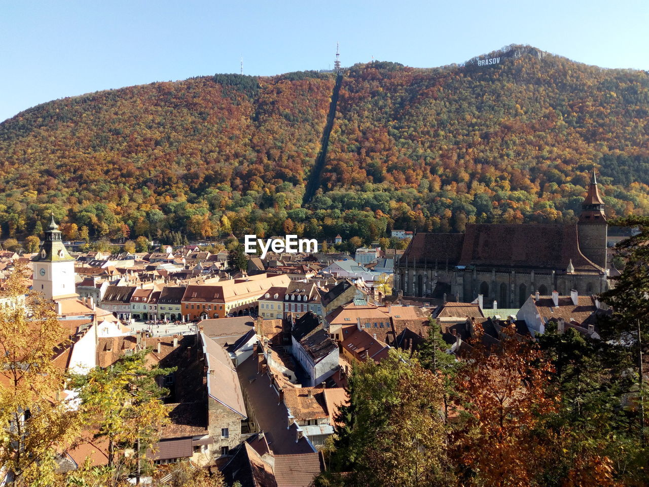 HIGH ANGLE VIEW OF TOWNSCAPE AND TREES AGAINST SKY