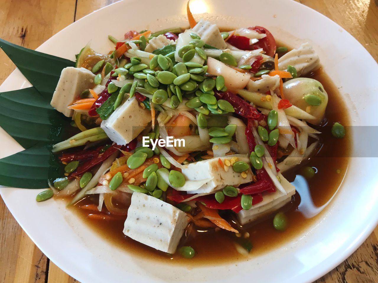 HIGH ANGLE VIEW OF CHOPPED SALAD IN PLATE