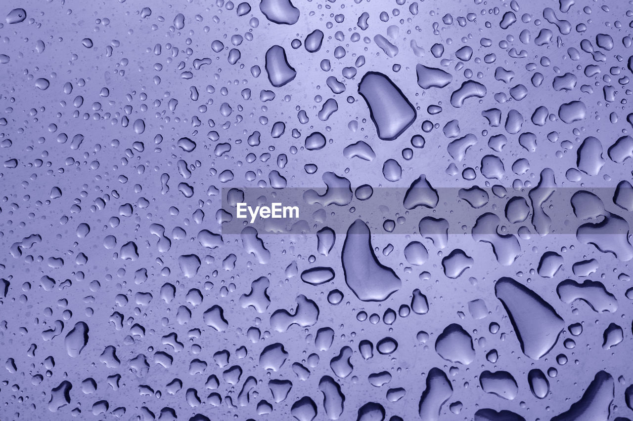 FULL FRAME SHOT OF WET GLASS WINDOW