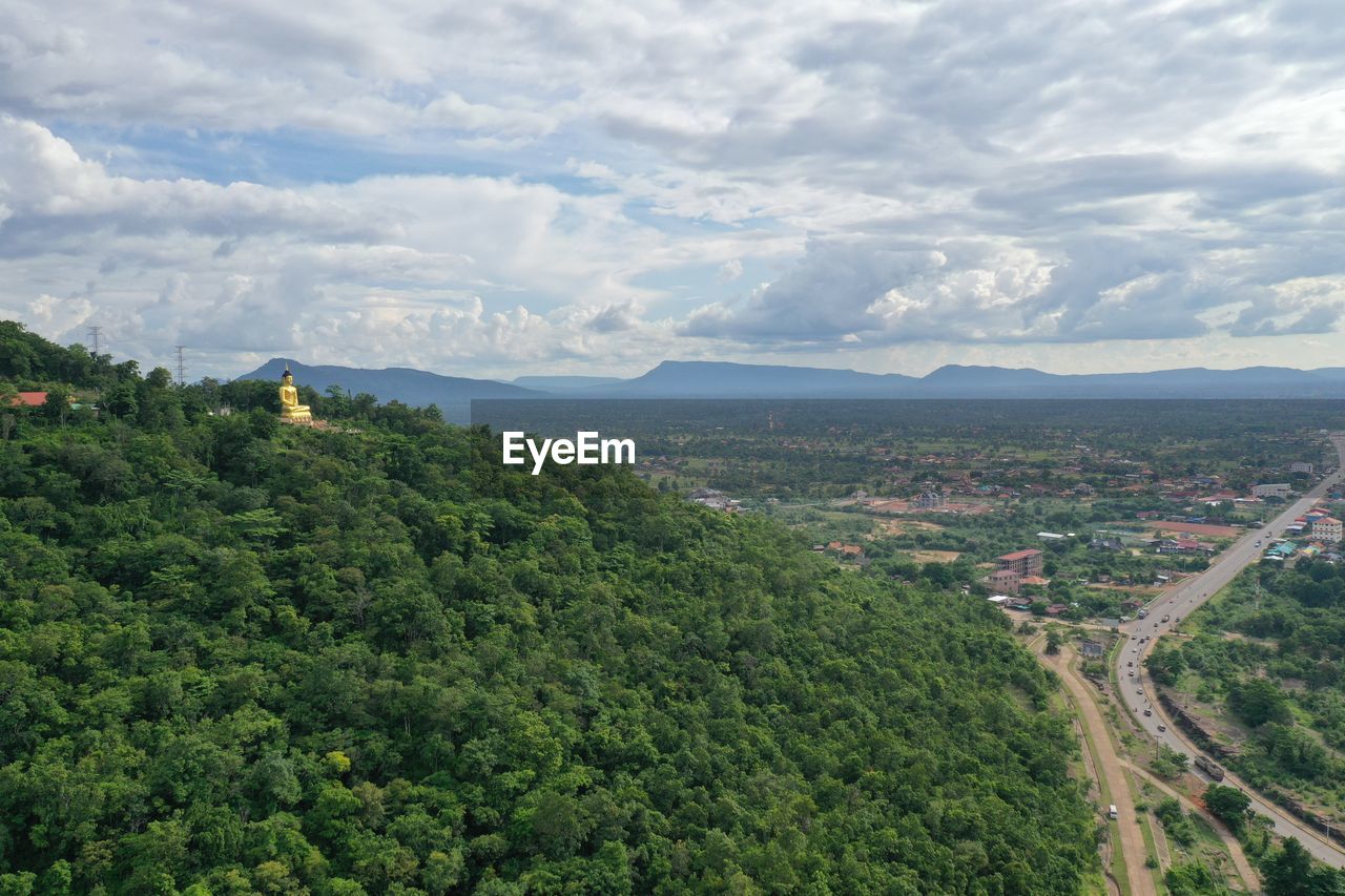 HIGH ANGLE VIEW OF BUILDINGS AGAINST SKY