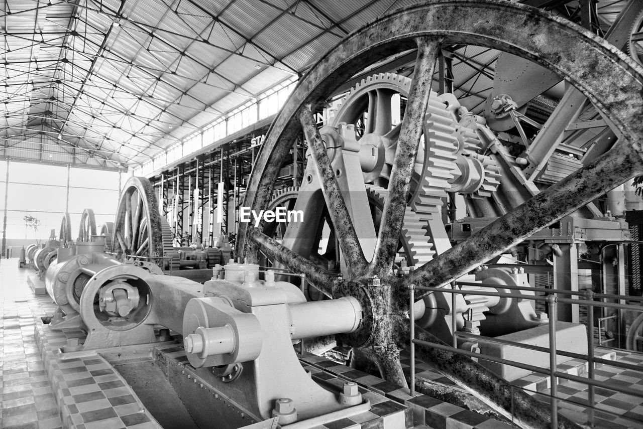 This picture show about the gear which use to produce sugar in the past.