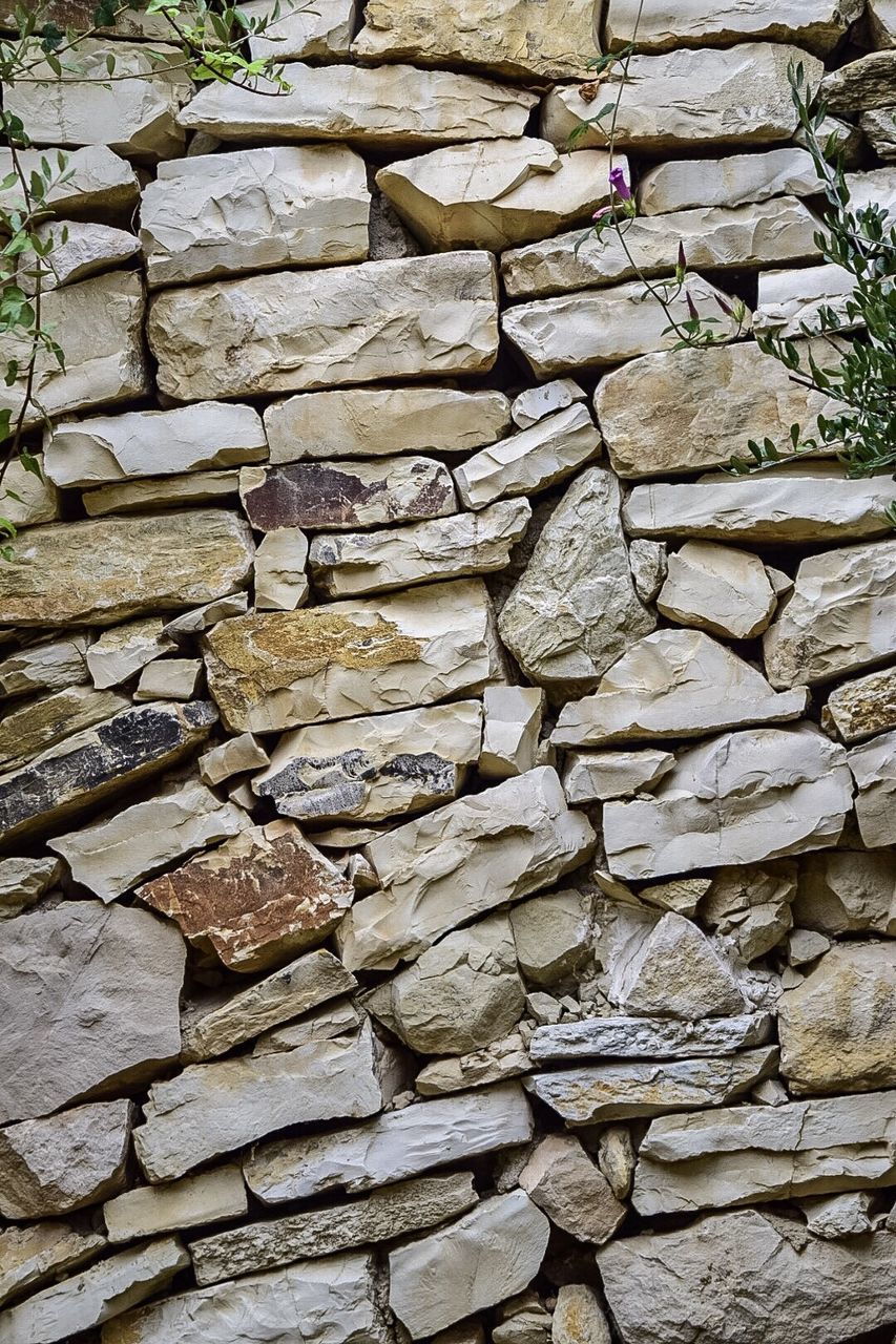FULL FRAME SHOT OF STONES