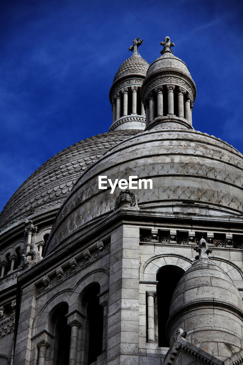 LOW ANGLE VIEW OF HISTORICAL BUILDING AGAINST SKY