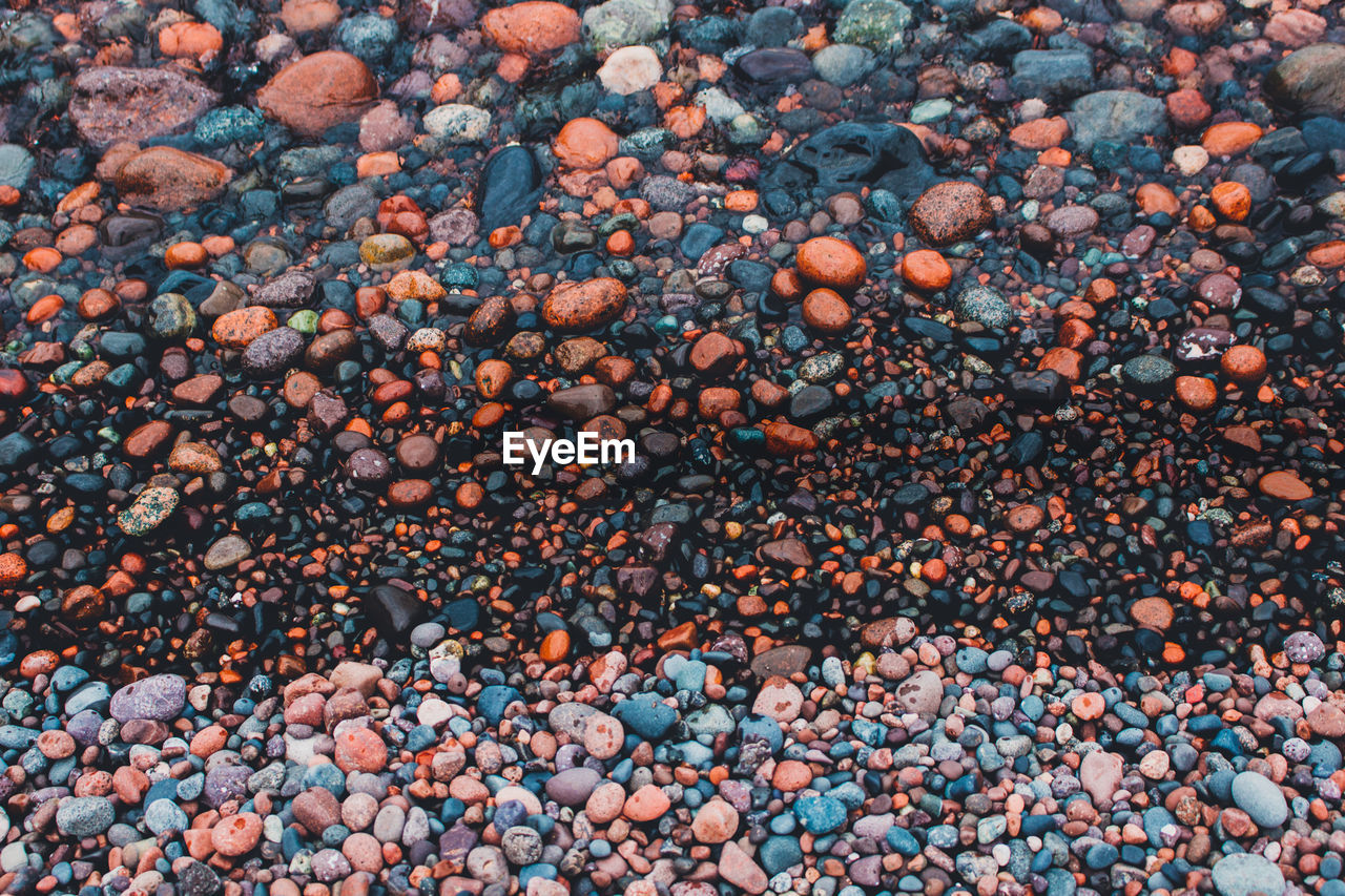 FULL FRAME SHOT OF PEBBLES AT BEACH