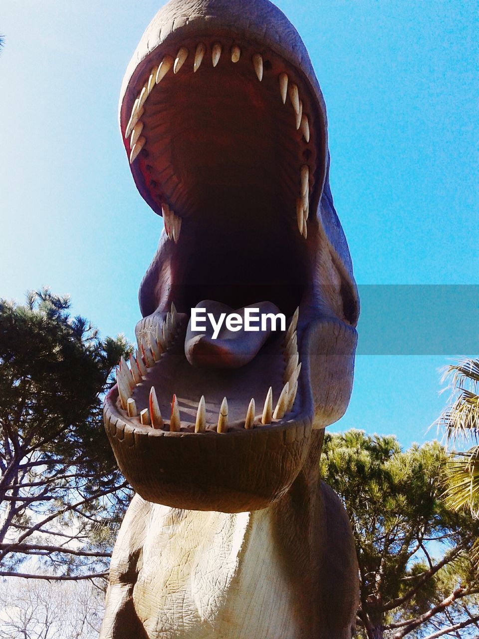 LOW ANGLE VIEW OF STATUE AGAINST SKY