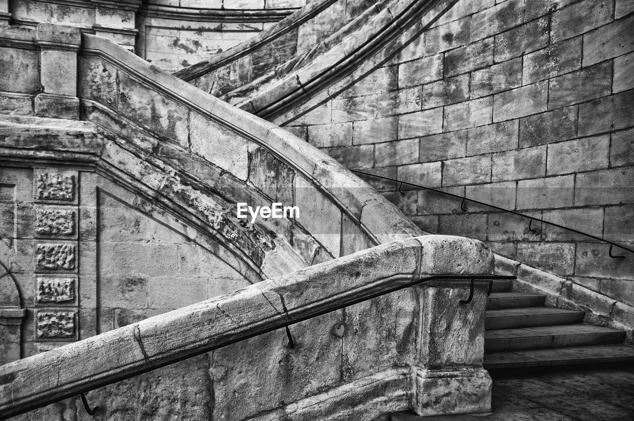 LOW ANGLE VIEW OF STEPS BY WALL