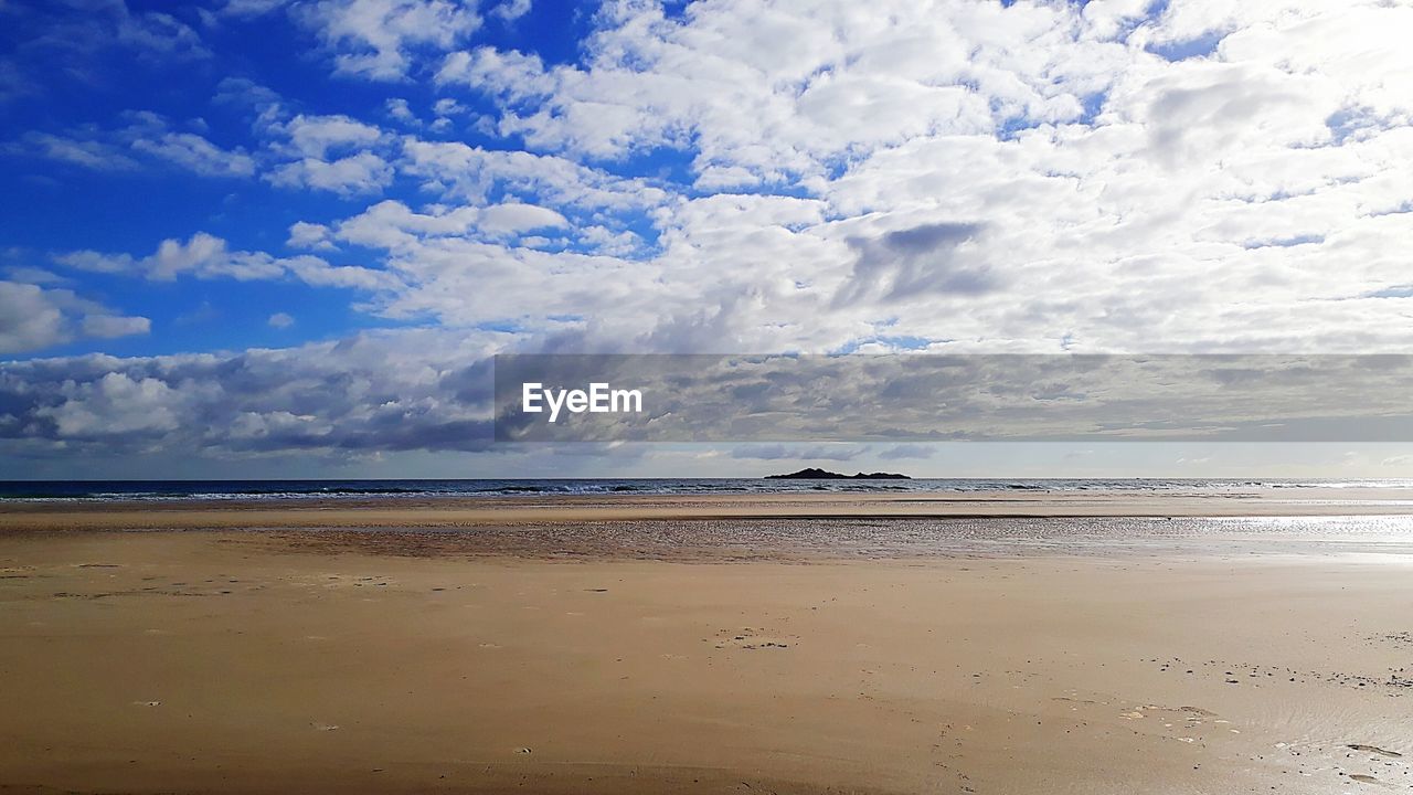 PANORAMIC VIEW OF SEA AGAINST SKY