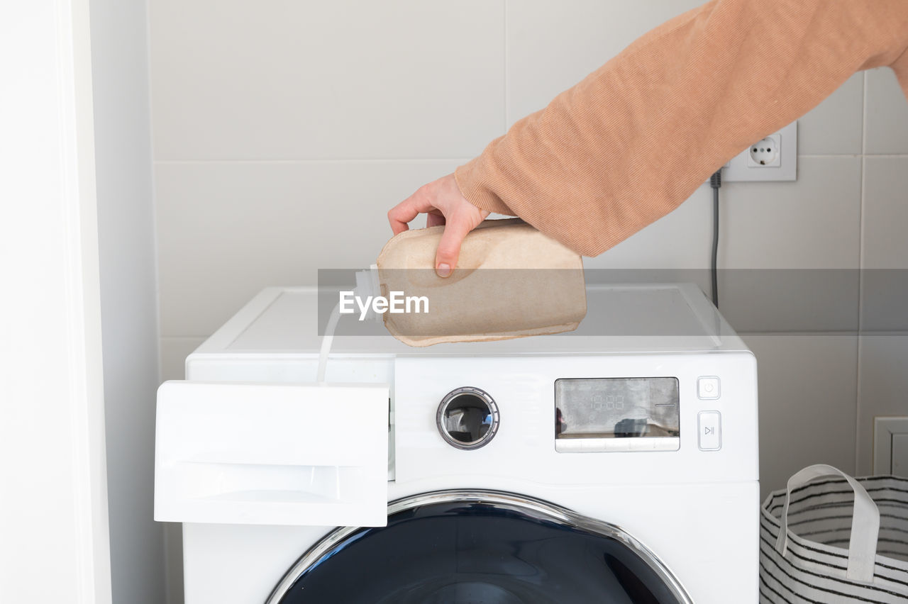 CLOSE-UP OF PERSON HAND HOLDING CAMERA