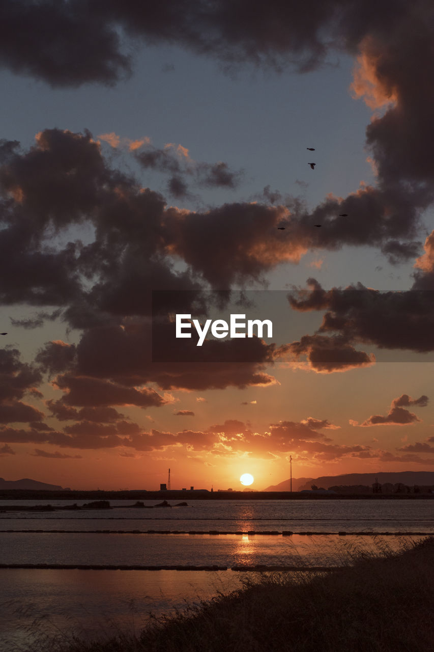 SCENIC VIEW OF SUNSET OVER SEA