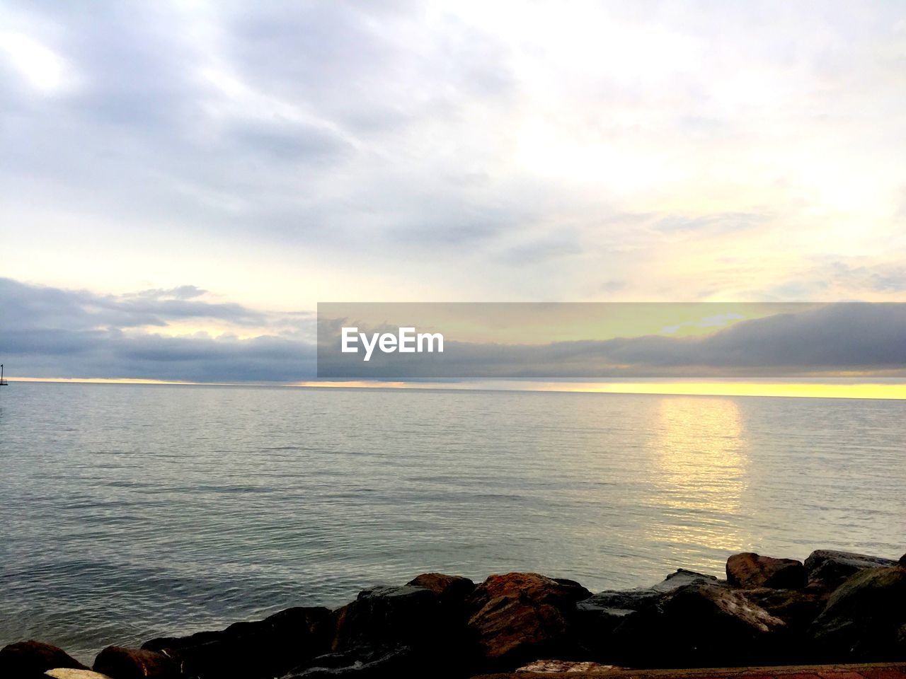 VIEW OF SEA AGAINST SKY DURING SUNSET