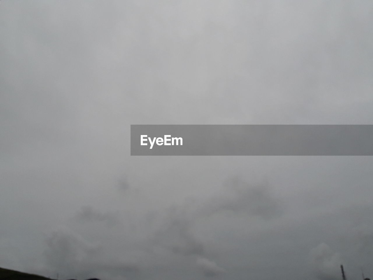 LOW ANGLE VIEW OF CLOUDY SKY