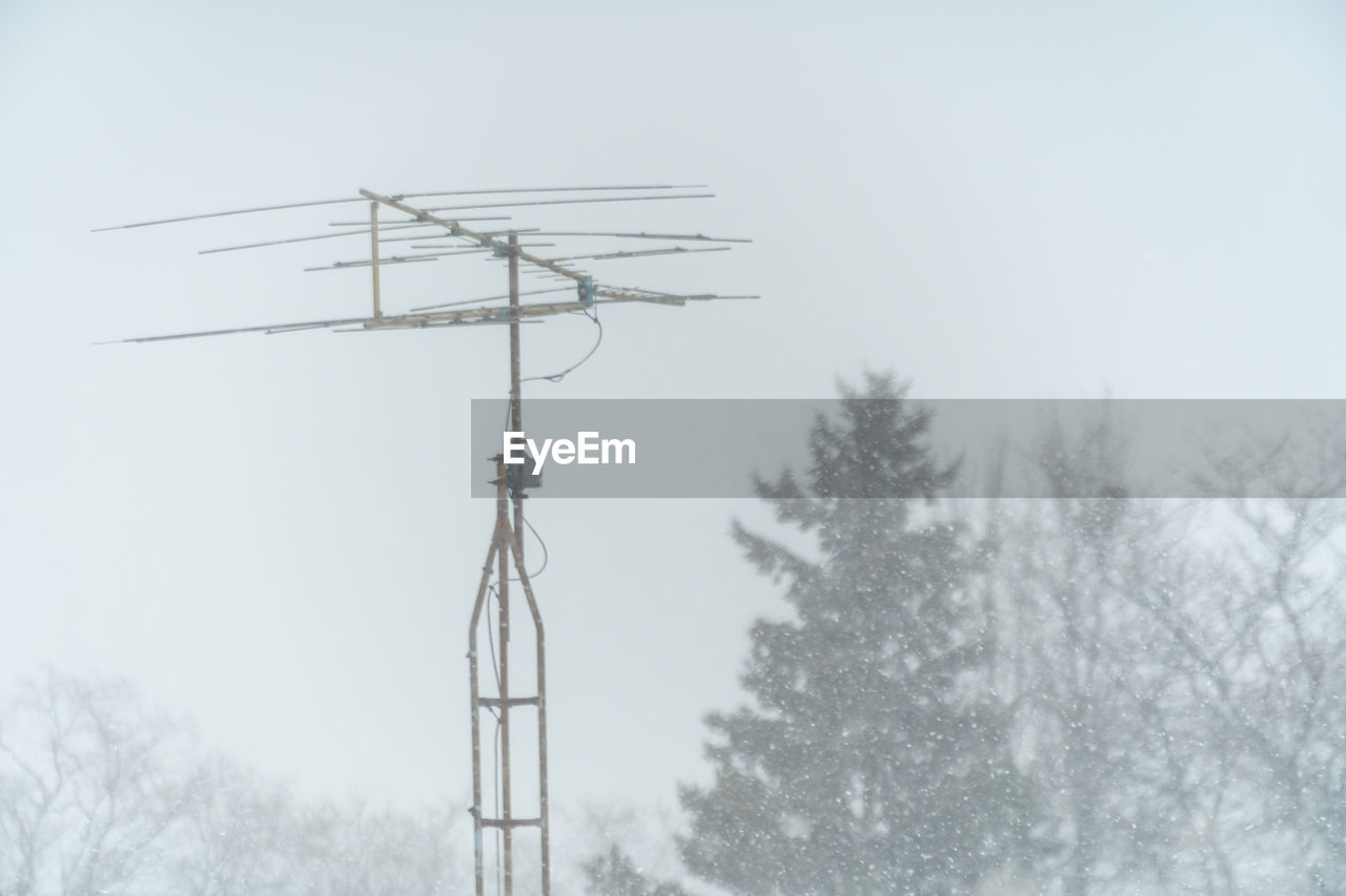 LOW ANGLE VIEW OF COMMUNICATIONS TOWER AGAINST SKY