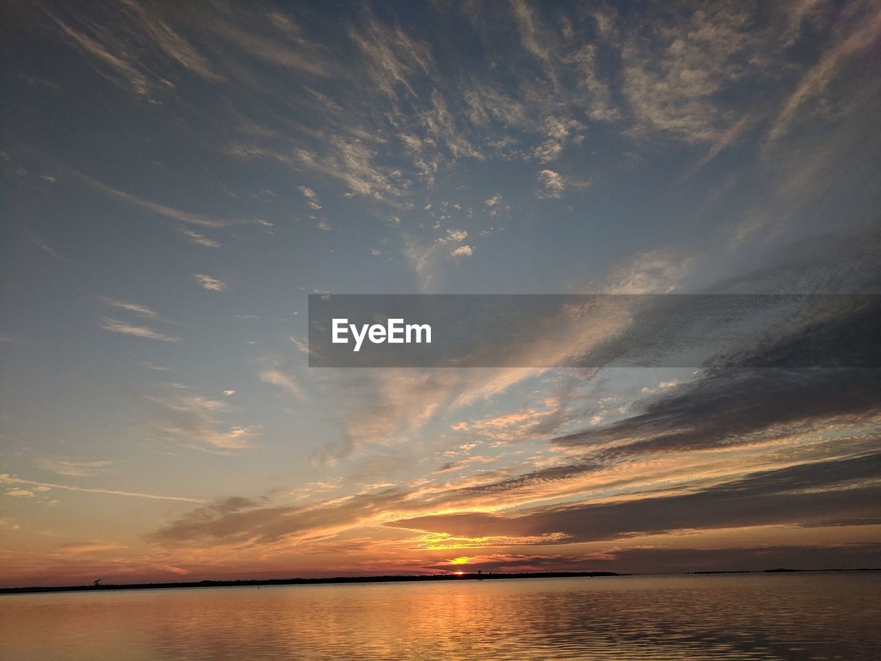 SCENIC VIEW OF SEA AT SUNSET