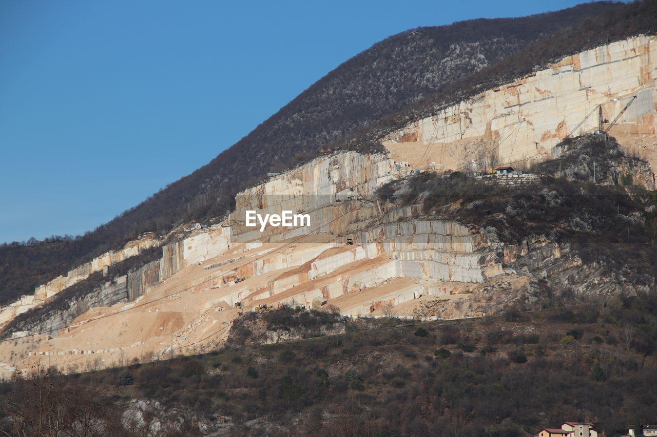 LOW ANGLE VIEW OF ROCK FORMATION AGAINST SKY