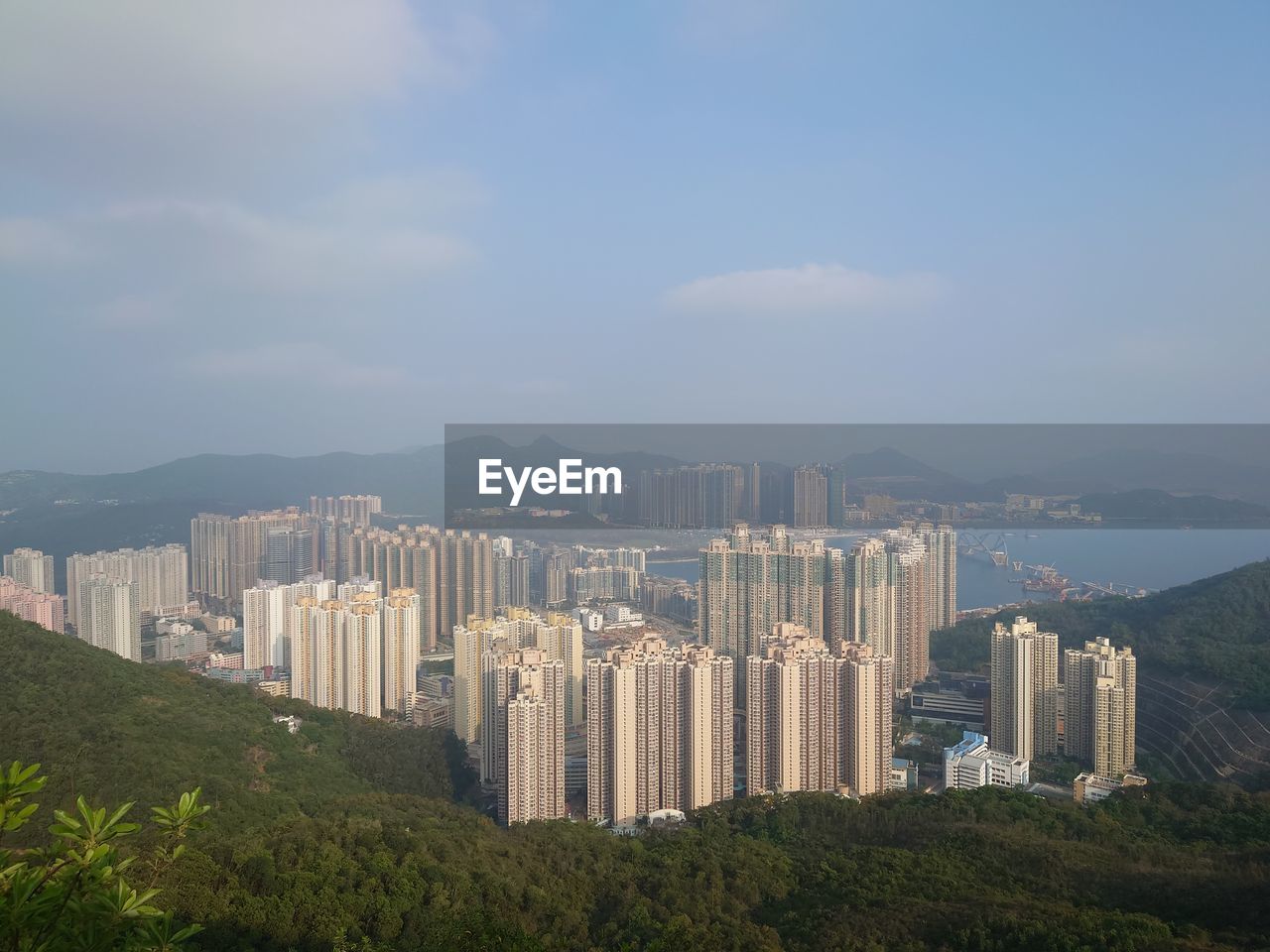 PANORAMIC VIEW OF BUILDINGS IN CITY