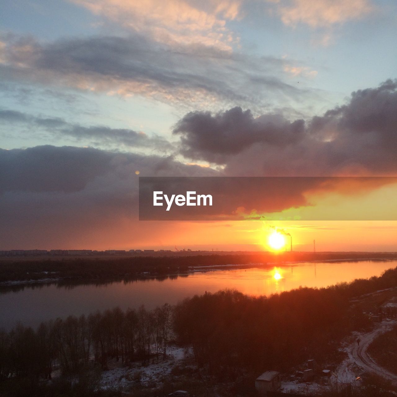 SCENIC VIEW OF SUNSET OVER LAKE