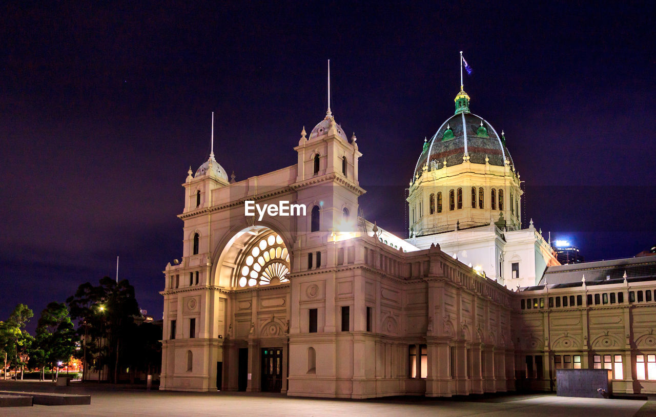 VIEW OF ILLUMINATED BUILDINGS AT NIGHT